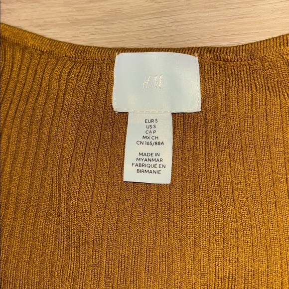 H&M Women's Mustard Ribbed Long Sleeve Top with bell sleeves size small - Picture 4 of 4